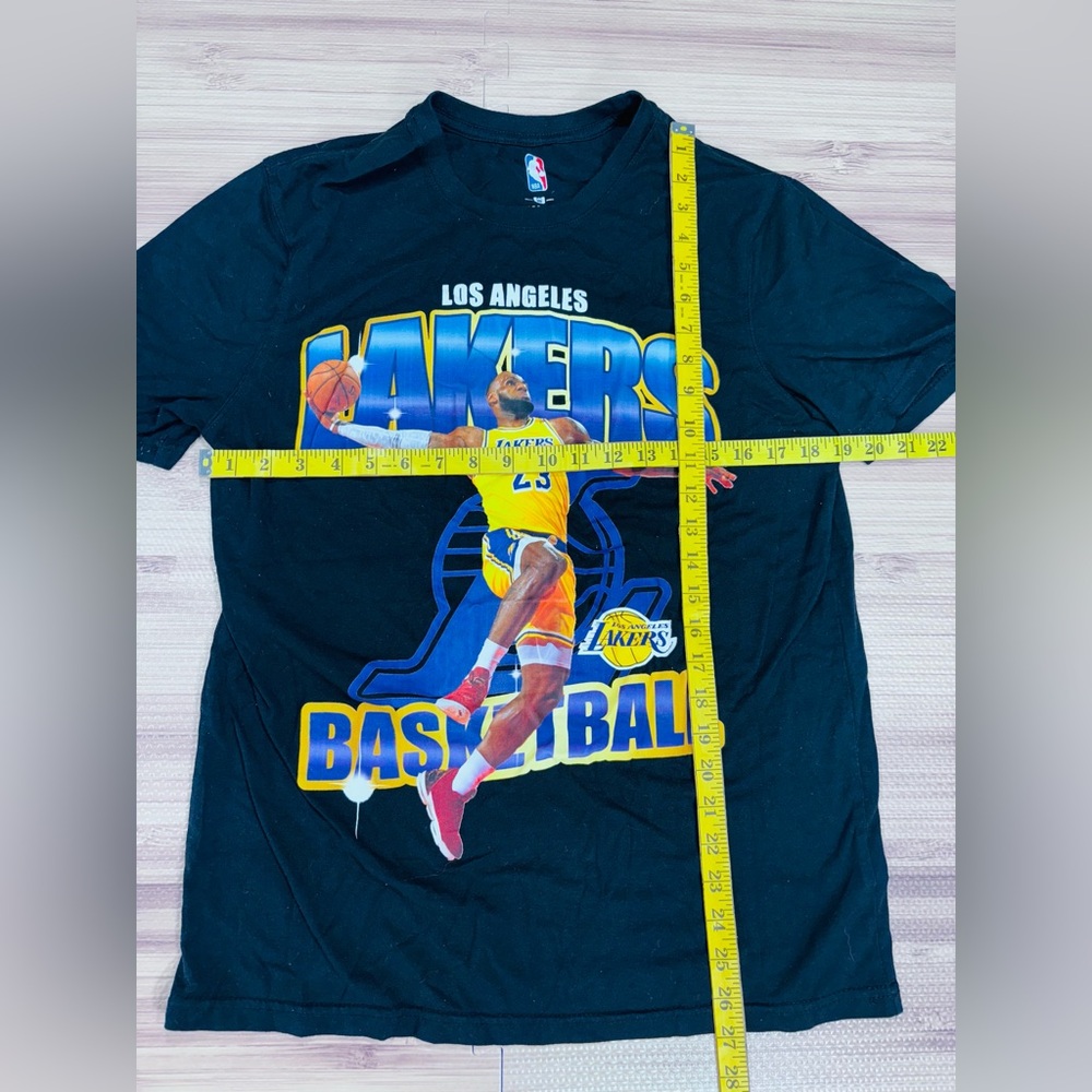 Lebron James #23 Los Angeles Lakers Mens Graphic Shirt Medium Black NBA - Picture 5 of 6